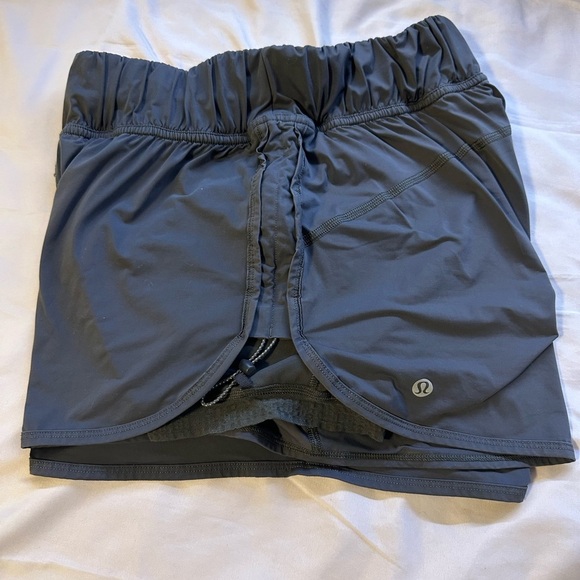 Lululemon High-Rise Short Dark Grey Size 6 - Picture 9 of 9